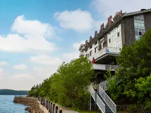 Diaoyutai villa in Jingpo Lake